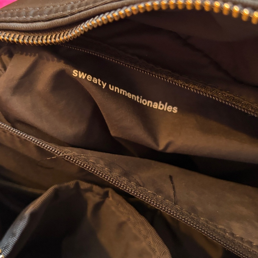 Lululemon Go getter duffle bag - Picture 14 of 14